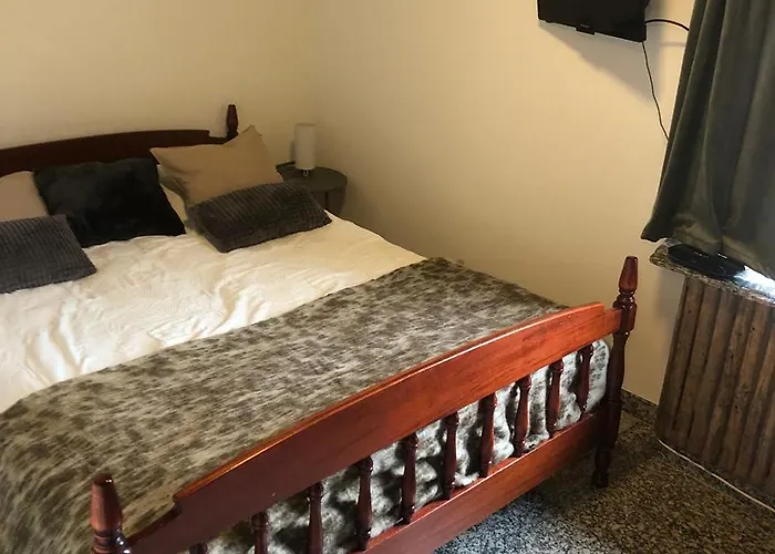 Fabulous 2 Bedroom 아파트 바사